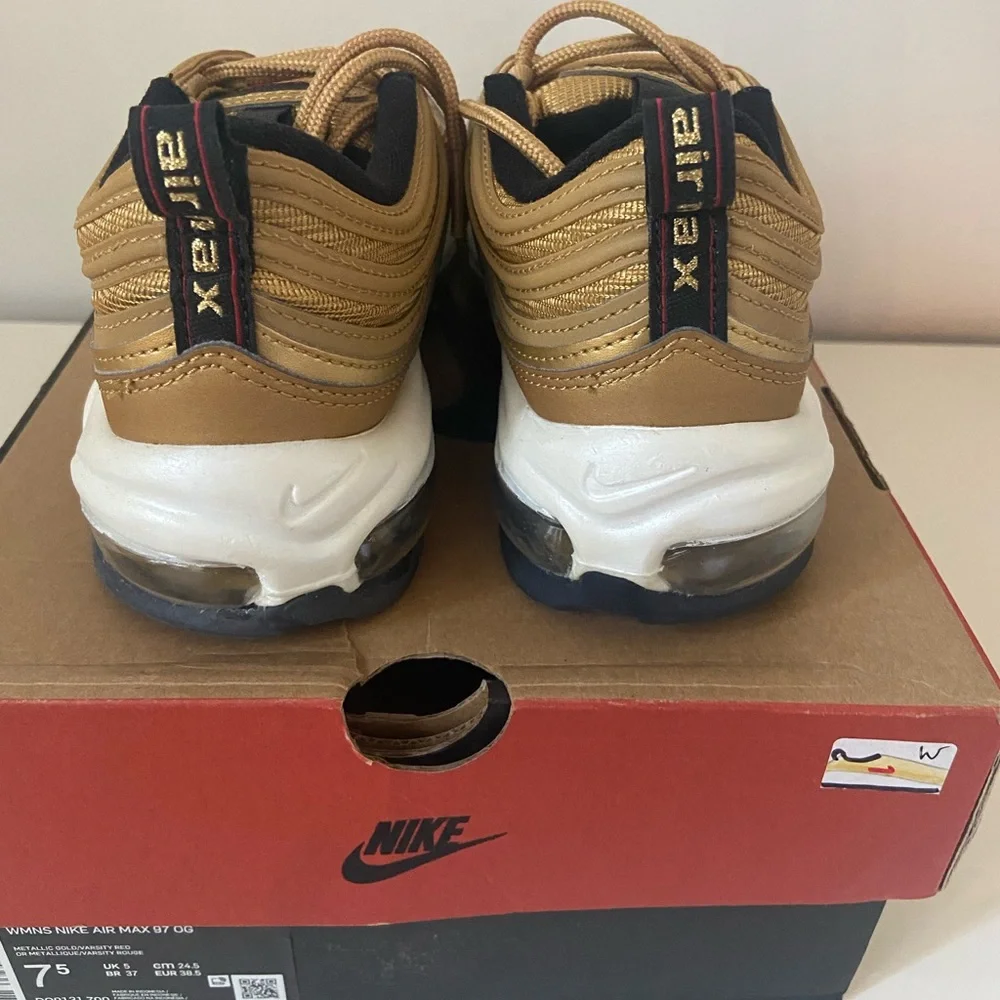 Nike or 700 performance